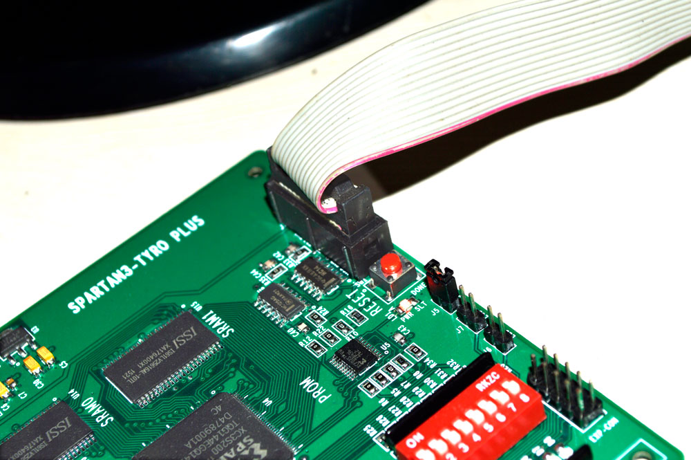 2)JTAG connection with the FPGA kit.